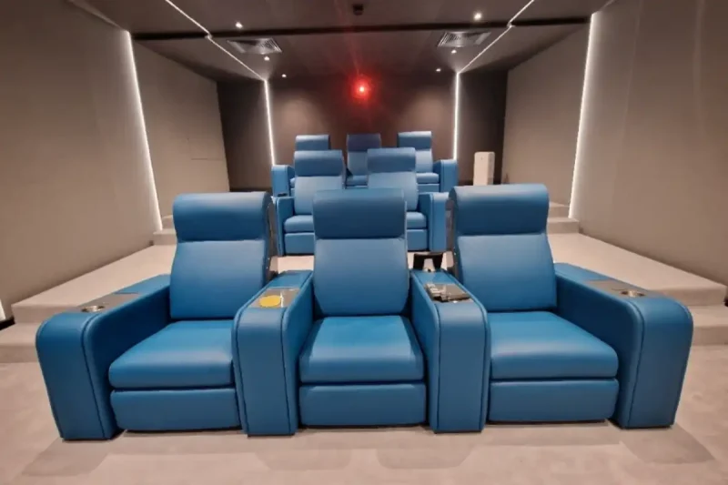 Киносалон у дома ? Модерен домашен киносалон с Dolby Atmos аудио система и голям екран,киносалон у дома, домашно кино Аудио Арте, Klipsch, Onkyo, Sony проектор, Lumene екран, кино кресла, Dolby Atmos система