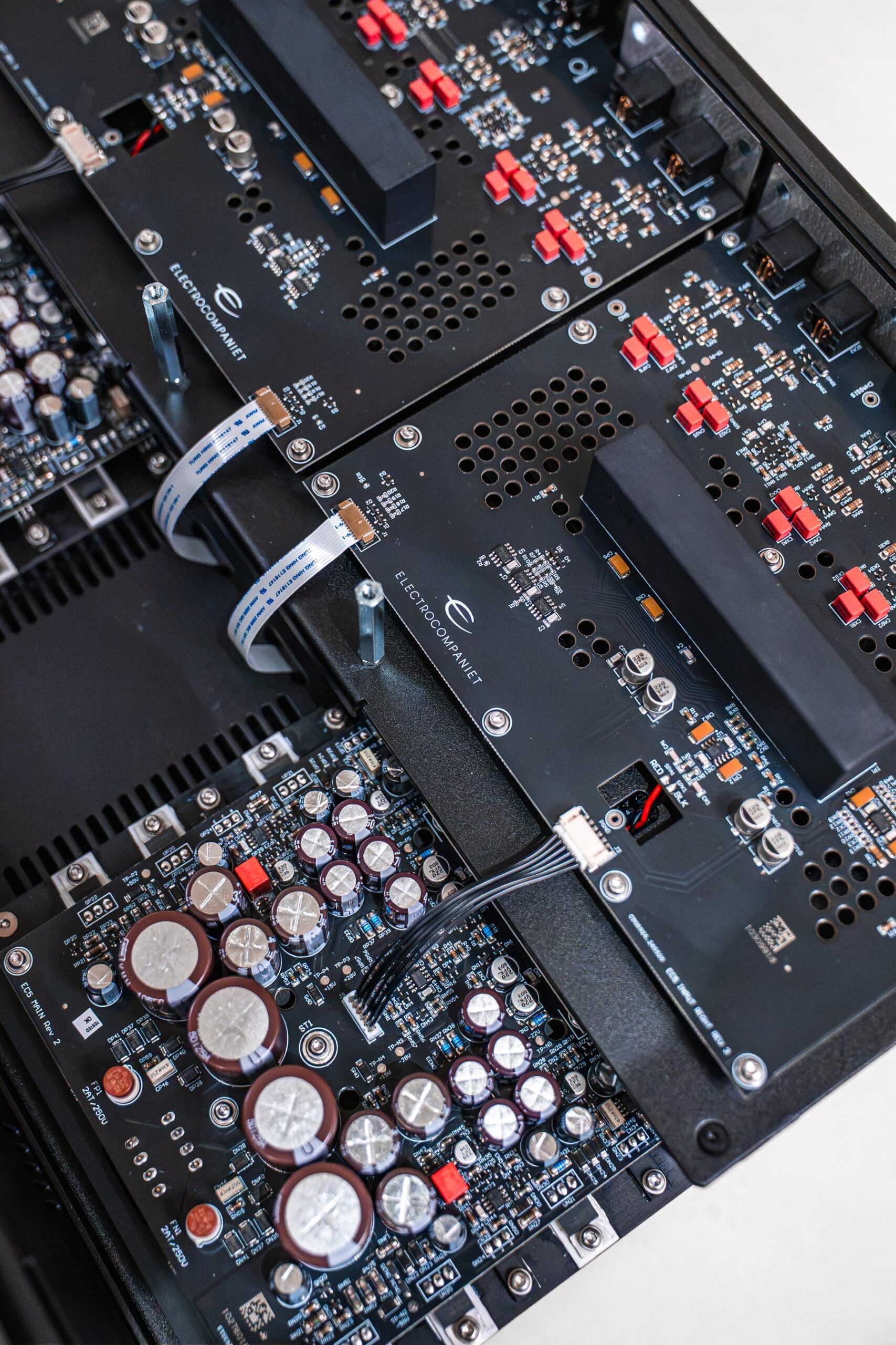 Electrocompaniet EC 5 балансиран dual mono предусилвател-вътрешен изглед