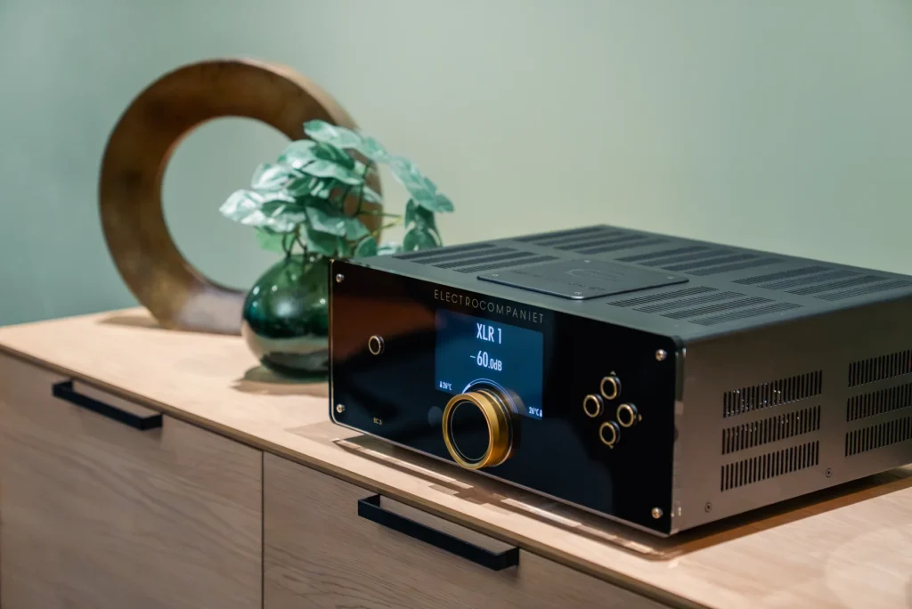 Electrocompaniet EC 5 Class A предусилвател – страничен изглед