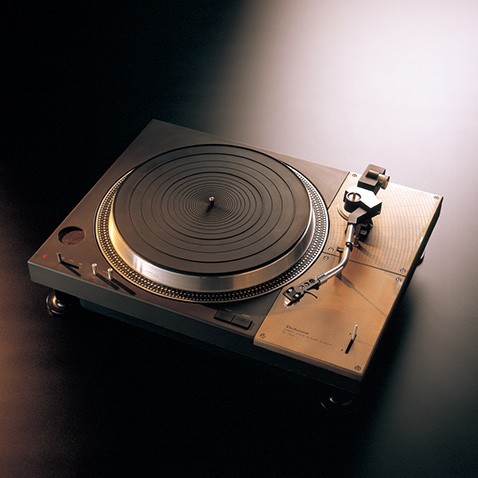 Историята на Technics SL-1200 – легендата продължава да се върти