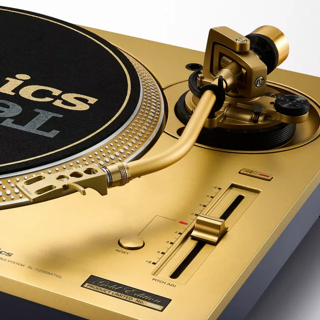 Technics SL-1200M7GL Gold 55th Anniversary AudioArte Technics SL-1200M7GL Gold 55th Anniversary DJ грамофон